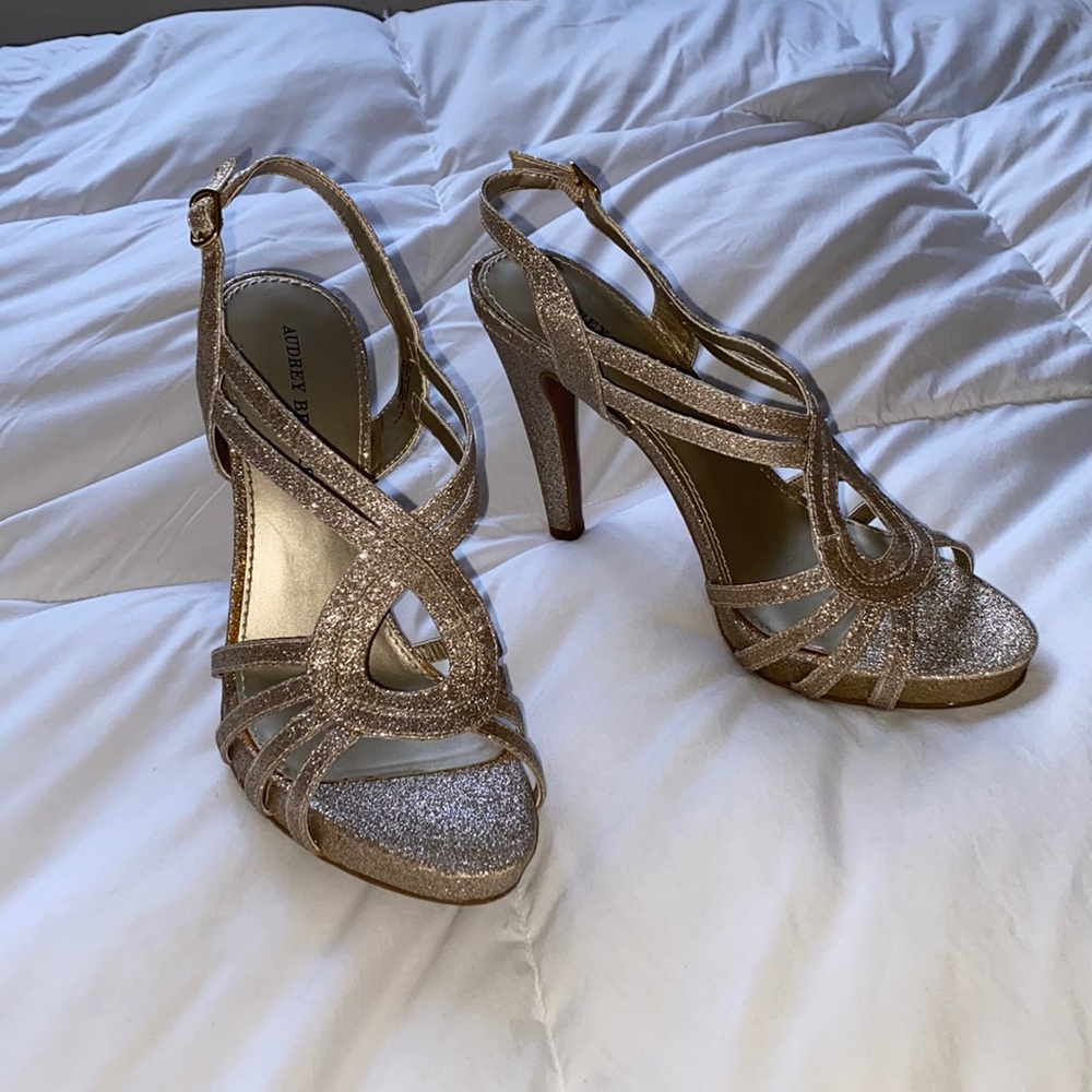 Champagne sparkly heels - 9.5